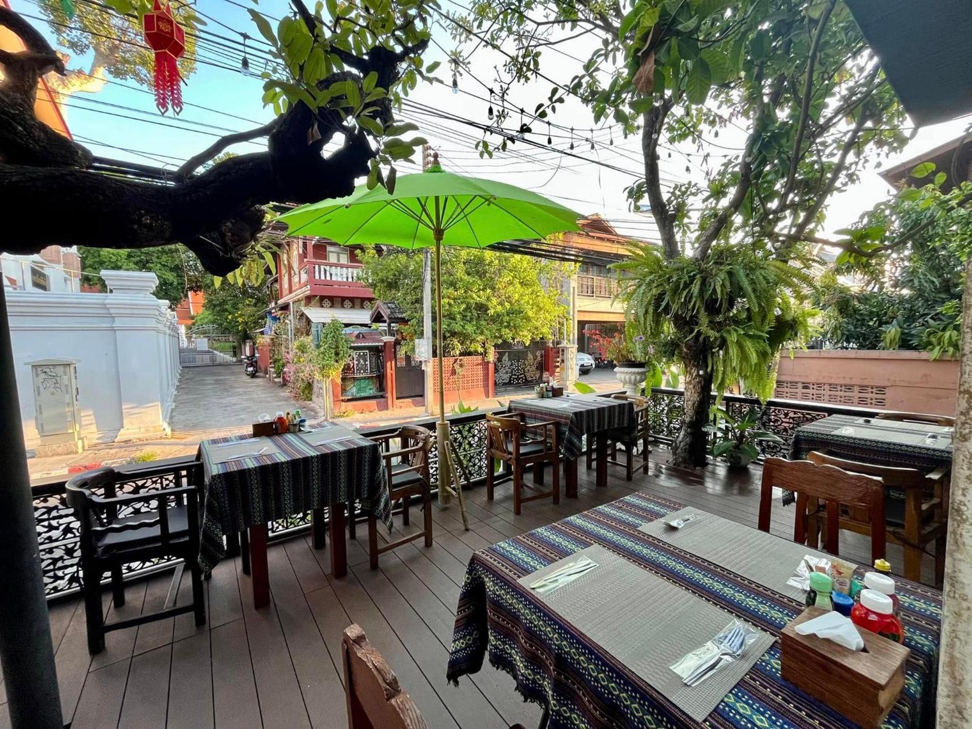 Baan Huenphen Boutique Hotel Chiang Mai Exterior foto